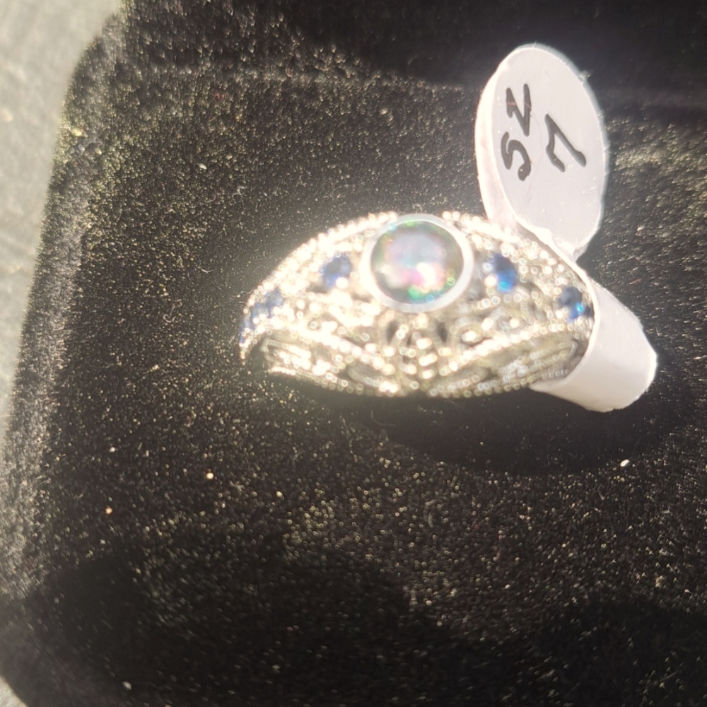 Very Pretty Filagre Ring - Picture 2 of 6